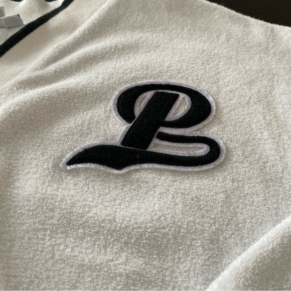 PUMA Women's Team Fancy Fleece V-Neck Crew / White & Black / Size Medium - Picture 9 of 9